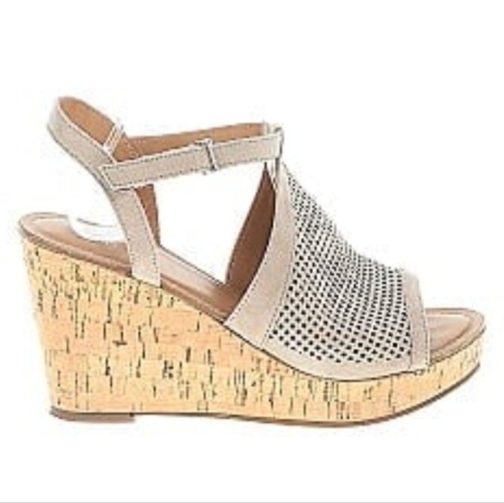 Franco Sarto Women's Beige Wedge Sandals